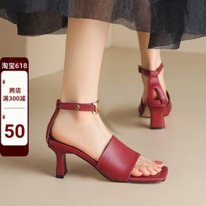 金属链子一字带气质方头露趾凉鞋女法式时尚轻熟风粗跟红色高跟鞋