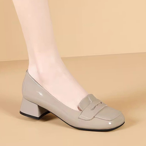 一脚蹬女鞋2024年春款鞋新款粗跟浅口鞋子女舒适软漆皮中跟单鞋女