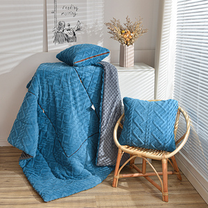 塔夫绒午休毯子抱枕二合一成人可以能当靠垫被子加绒厚冬车里两u.