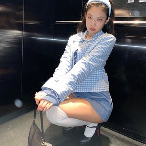 金智妮郑秀妍同款韩国蓝色格子开衫短款夹克小西装外套薄款上衣女