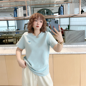 韩版设计感休闲短袖大码女装200斤胖mm小众减龄正肩简约百搭潮T恤