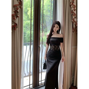 韩系性感气质黑色连衣裙女夏季新款蕾丝拼接一字肩褶皱修身长裙子