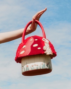 泰国少女潮牌lynaround代购小众设计感甜美可爱毛绒蘑菇水桶包