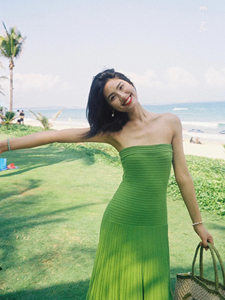 夏季性感修身版型抹胸直筒针织连衣裙度假风绿色2024春季新品长裙