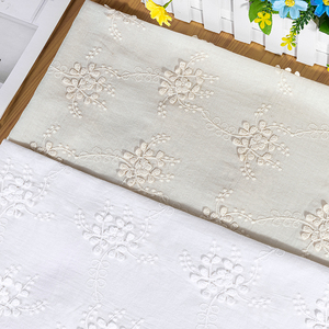 1043815B-9优质棉布满幅刺绣新款时尚服装窗帘布艺布料立体小花