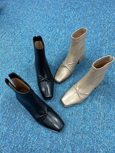 natursun耐冉冬季新款女靴英伦复古羊皮短筒方跟中跟靴子切尔西靴