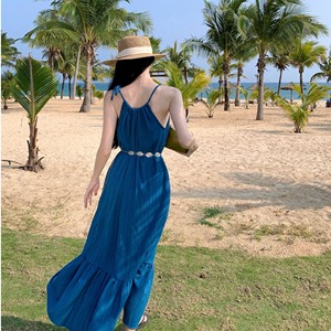 夏季沙滩复古优雅法式显白挂脖连衣裙旅游度假风时尚设计感长裙女