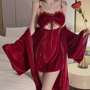 性感睡衣女2023新款红色秋冬季丝绒结婚本命年带胸垫吊带睡裙睡袍