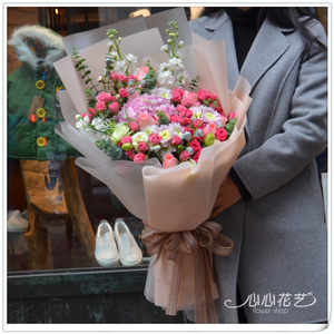 9枝戴安娜玫瑰混搭韩式花束重庆鲜花生日祝福友情爱意表达情人节
