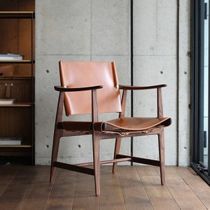 丹麦设计师马鞍皮餐椅轻奢北欧家用实木靠背椅中古椅子西班牙椅