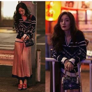 韩国2019春装新款明星同款套头V领针织衫印花百褶半身裙套装女潮