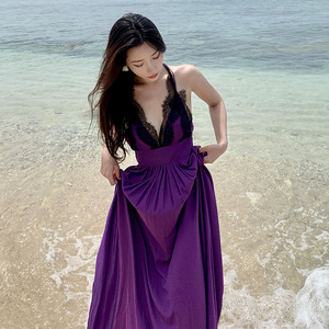 2024紫色V领度假海边连衣裙新款蕾丝拼接女神范露肩气质沙滩长裙
