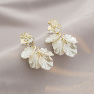 轻奢高级感白色贝壳花朵耳环超仙甜美小众设计感蚊香盘无耳洞耳夹