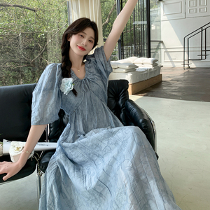 蓝色印花泡泡袖连衣裙夏季女2024新款法式复古遮肉显瘦长款公主裙