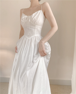 mwtour同款白色露背吊带裙女夏新款法式复古蕾丝中长款度假连衣裙
