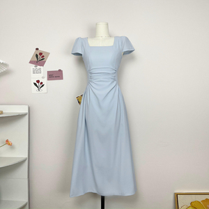 小个子蓝调法式方领连衣裙女夏季泡泡袖褶皱收腰显身材中长款裙子