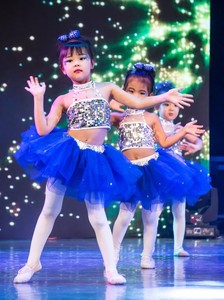 小小一粒沙儿童舞蹈服装六一幼儿园芽芽的儿歌表演服好孩子蓬蓬裙