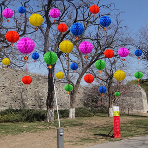 中秋国庆五彩色圆形塑料纸灯笼刺球防水塑料红灯笼节日装饰幼儿园