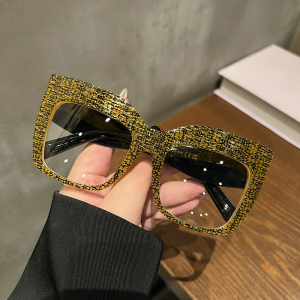大框方形猫眼铆钉黄色平光镜2023新款网红同款眼镜框欧美潮流简约