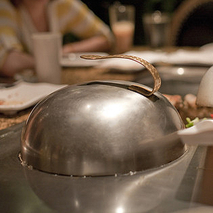铁板盖圆盖不锈钢光身铜帽盖子法式铁板烧牛排盖日韩料理烧烤盘盖