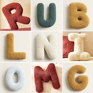跨境北欧26个英文字母毛绒玩具儿童ABCD抱枕沙发靠垫LOVE拍摄道具