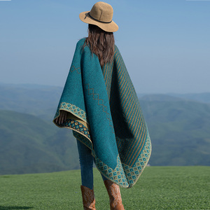 新疆草原云南大西北旅游穿搭女设计感民族风披肩毛毯斗篷外套围巾