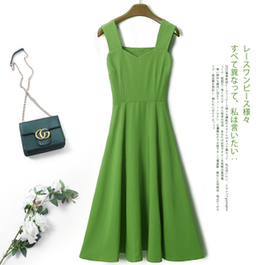 牛油果绿色连衣裙女夏2023新款小个子裙子两件套法式复古宽吊带裙