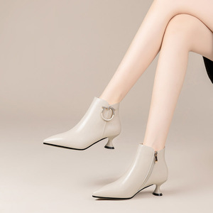 白色高跟短靴女2023春秋季新款真皮尖头细跟瘦瘦靴中跟皮靴女靴子
