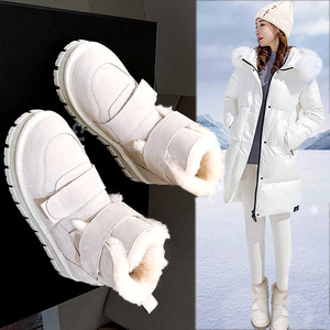 白色雪地靴女冬季新款磨砂真皮保暖学生平底短筒加绒短靴东北棉鞋