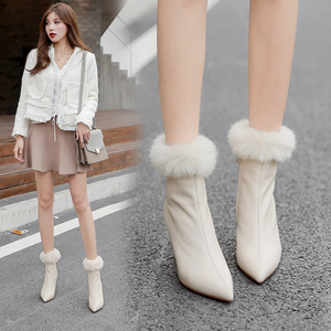 米色短靴女小尖头高跟鞋子冬季加绒毛毛靴兔毛时装靴白色婚鞋皮靴