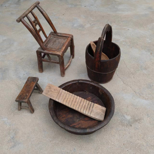 老物件怀旧搓衣板木盆木桶水瓢小板凳小木椅棒槌影视舞台复古道具