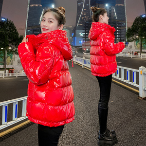 亮面羽绒服女短款2023年新款冬季韩版时尚大红色爆款免洗加厚外套