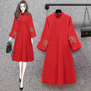 中国风改良旗袍秋季新款宽松遮肉气质绣花红色优雅倒大袖连衣长裙