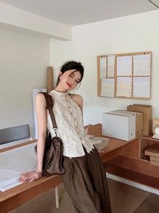 kumikumi设计感流苏挂脖露肩背心女装夏季气质修身单排扣短款上衣