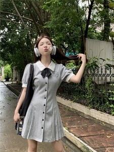 kumikumi学院风刺绣撞色POLO领连衣裙女装夏季修身收腰百褶裙短裙