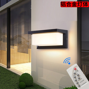 新型太阳能壁灯防水感应灯围墙户外灯家用照明室外遥控家用庭院灯