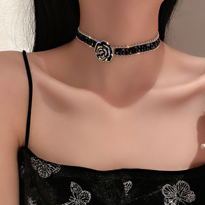 黑色镶钻玫瑰花水晶项链女潮轻奢高级感锁骨链给个性小众设计颈链