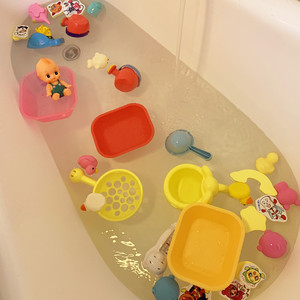 日本皇室儿童洗澡勺子水车枪喷水小鸭子青蛙脸盆捏捏漂浮戏水玩具