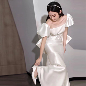 新娘韩版缎面小拖尾轻婚纱2024新款泡泡袖公主风出门纱迎宾礼服裙