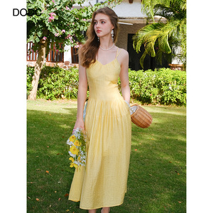 dodc海边度假黄色吊带连衣裙女2024夏季新款沙滩裙长款V领吊带裙