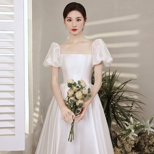 法式轻婚纱2024新款简单大方晚礼服女缎面森系气质白色订婚连衣裙