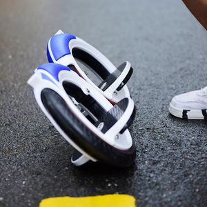 极限户外运动风火轮PU轮双轮脚踏滑板实心轮成人代步车