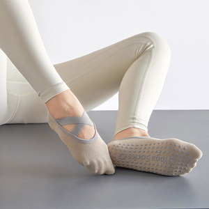 专业瑜伽袜子女士防滑短筒运动隐形船袜交叉带子蹦床普拉提吸汗薄