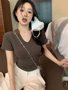 韩版修身v领短袖正肩T恤女夏季紧身显瘦内搭打底衫咖色短款小上衣