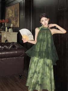 假两件网纱拼接无袖挂脖连衣裙女夏季绿色印花气质宽松度假长裙子