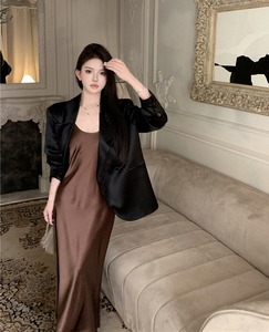 黑色缎面气质西装外套女装春季新款宽松中长款休闲高级感西服上衣