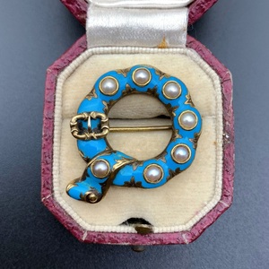 维多利亚时期 10K金镶野生珍珠蓝色珐琅胸针 吊带袜扣 嘉德勋章款