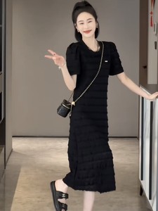 夏季新款显瘦收腰气质黑色连衣裙高级感圆领设计感蕾丝很仙的长裙