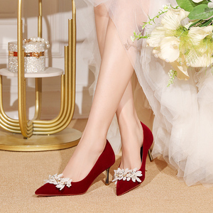 裙褂婚鞋龙凤褂中式婚礼新娘鞋女珍珠花朵红色高跟鞋秋冬细跟绒面