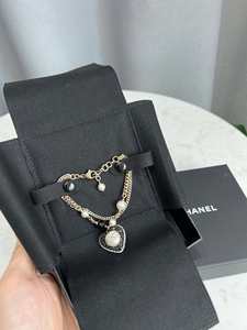 香奈儿Chanel黑色爱心琉璃珍珠镶钻双层手链 有盒子